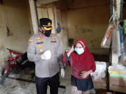 Tekan Penyebaran COVID-19, Polisi Bagikan Masker ke Pedagang Pasar Kemayoran