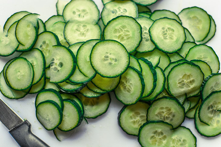 Makan Mentimun Bikin Keputihan. Ah, Masak Sih?