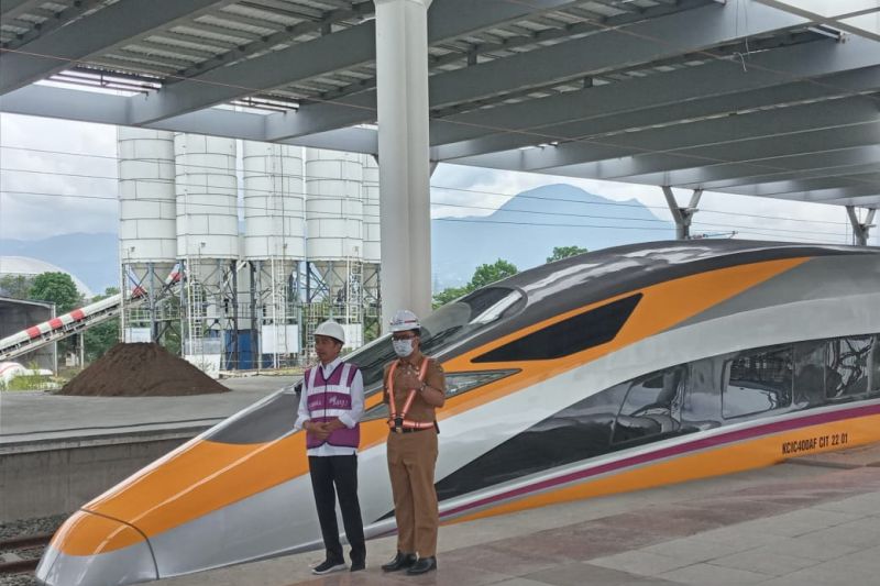 Jokowi Harap Kereta Cepat Jakarta - Bandung Dorong Pertumbuhan Ekonomi