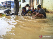 Dinkes Temukan 39 Kasus Leptospirosis, Warga Jakarta Diimbau Jangan Main Air Banjir