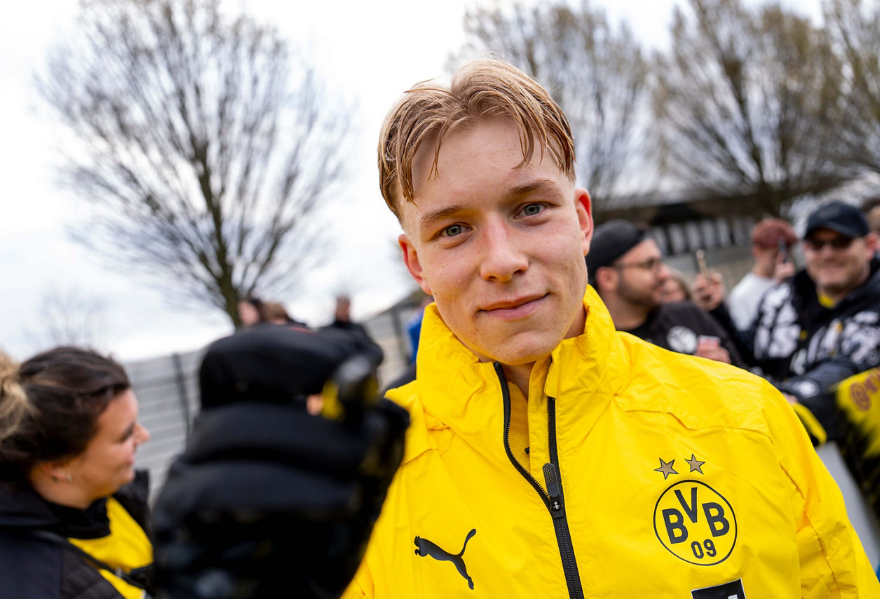 AC Milan dan Juventus Rebutan Bek Serbabisa Daniel Svensson di Bursa Transfer Januari