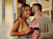 Kebiasaan Minum Bareng Pasangan Ternyata Bikin Panjang Umur