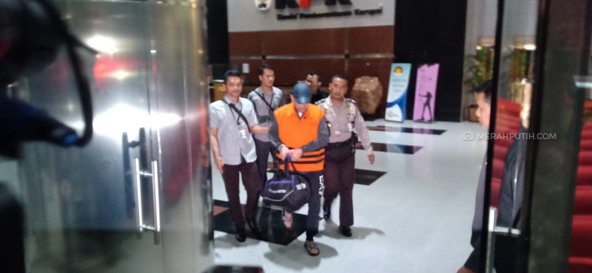 KPK Tahan Bupati Muara Enim