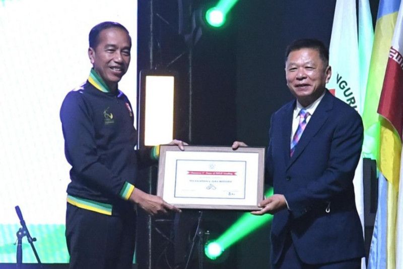 Presiden Jokowi Terima Penghargaan dari Federasi Wushu Internasional