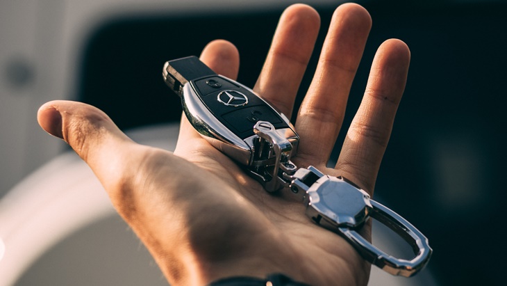 Solusi Menyalakan Mesin Mobil Keyless ketika Baterai Remote Habis