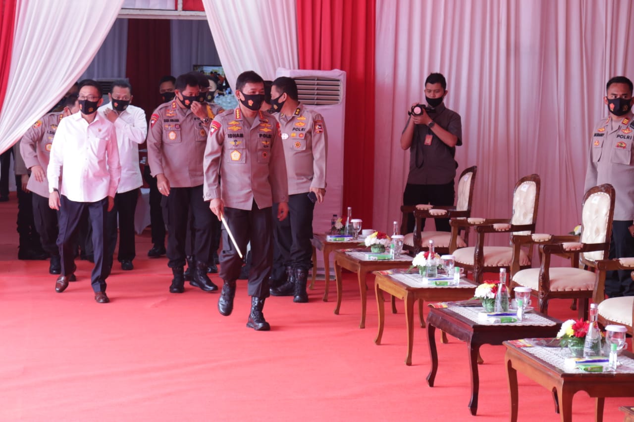 Kapolri Ingin Tempeleng Pilot Polisi yang Bubarkan Demo Pakai Helikopter