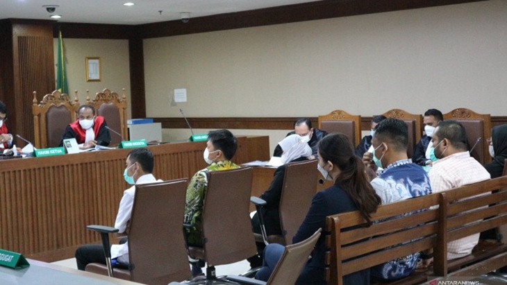 Jaksa Penuntut Umum (JPU) KPK menghadirkan 7 orang saksi secara langsung dan 1 orang melalui "video conference" untuk terdakwa Suharjito yang didakwa menyuap mantan Menteri Kelautan dan Perikanan Edhy Prabowo di pengadilan Tindak Pidana Korupsi (Tipikor) Jakarta, Rabu (17/3/2021). ANTARA/Desca Lidya Natalia