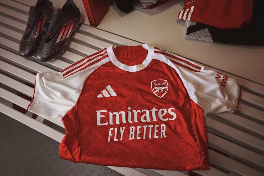 Arsenal Rilis Jersey Kandang 2025/2026, Dipenuhi Nuansa Klasik