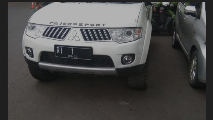 Mobil Berpelat RI 1 Palsu Terobos Gerbang Penjagaan Mabes Polri