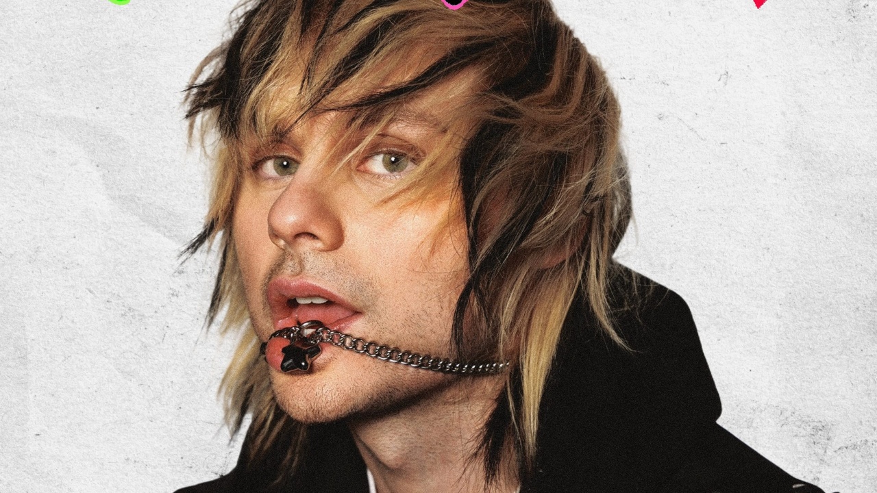 Michael Clifford Lepas Album Solo ‘SIDEQUEST’, Refleksi Diri dan Babak Baru sebagai Ayah