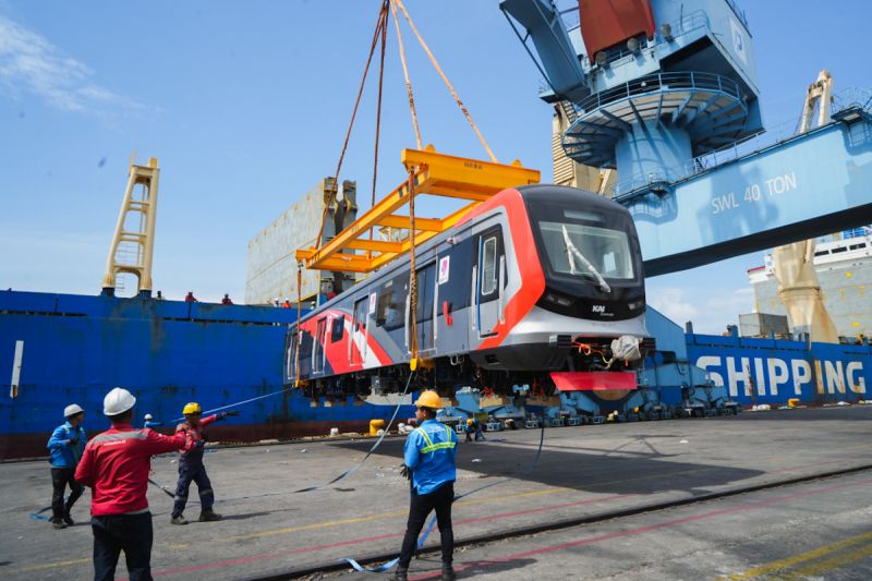 2 Train Set KRL Dari Tiongkok Kembali Datang, KAI Commuter Ingin Percepat Pengujian dan Sertifikasi