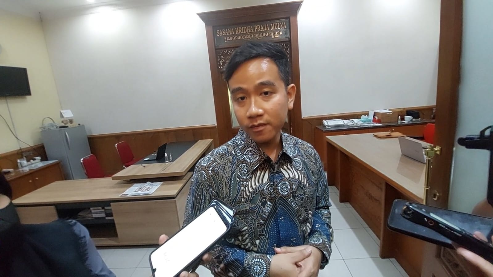 Gibran Beri Selamat pada Mahfud MD Jadi Cawapres Ganjar