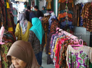 Wisatawan Berburu Oleh-oleh Batik Khas Cirebon