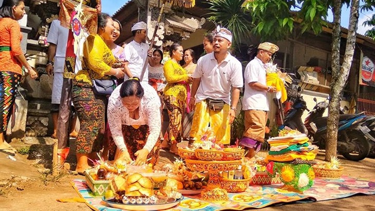 Tradisi Mesuryak asal Bali. (Instagram/@jalimuun)