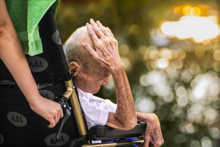 Lansia punya waktu tidur lebih sedikit. (Foto: Pixabay/truthseeker08)
