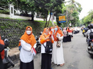 Simpatisan PKS Berjejer Sepanjang Jalan TB Simatupang untuk Sambut Anies