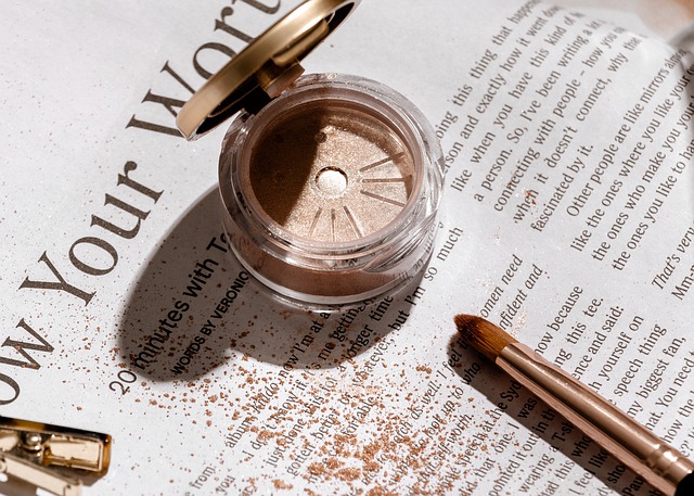 Gunakan eyeshadow untuk menutupi kesalahan. (Foto pixabay/AdoreBeautyNZ)