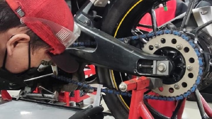 Cara Perawatan dan Penyetelan Rantai Motor yang Benar