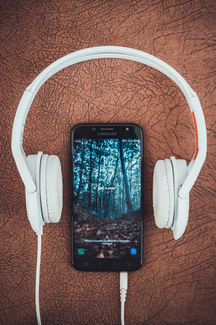 Mendengarkan Musik Sebelum Tidur Punya Sederet Manfaat