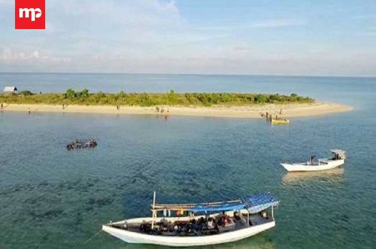  Pulau Bawean Destinasi Wisata Favorit Terkendala Status