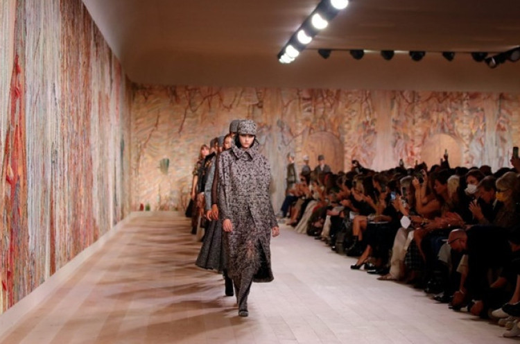 Dior Rayakan Fesyen dari Dekat dan Personal Setelah Pandemi