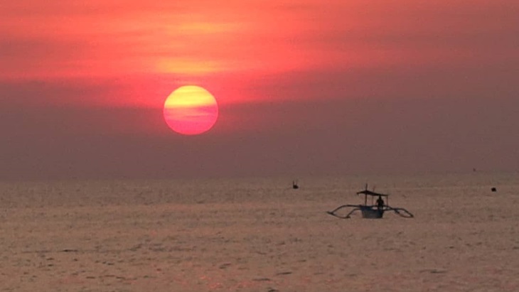 Pantai Lovina, Lumba-Lumba dan Pasir Hitam nan Eksotis