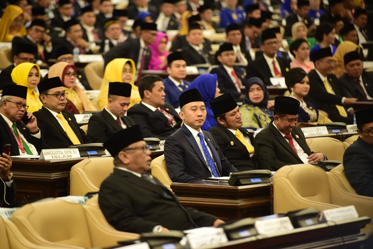 Pelantikan dan Pengambilan Sumpah/Janji Anggota DPR RI Periode 2019 - 2024, Selasa (1/10). (Foto: Twtter @DPR_RI)