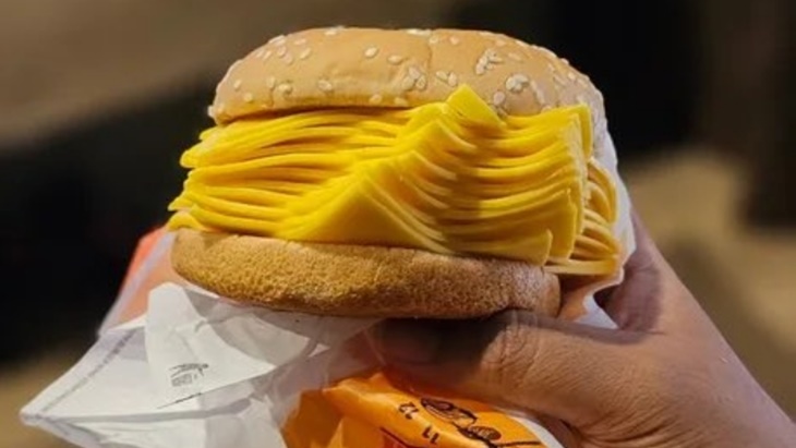 Di Thailand, Burger Tanpa Daging Hanya Diisi 20 Lembar Keju
