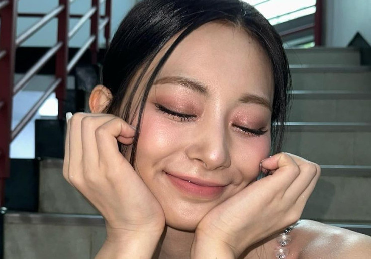 Tzuyu TWICE Tembus Top 200 Billboard lewat Album Solo 'abouTZU'