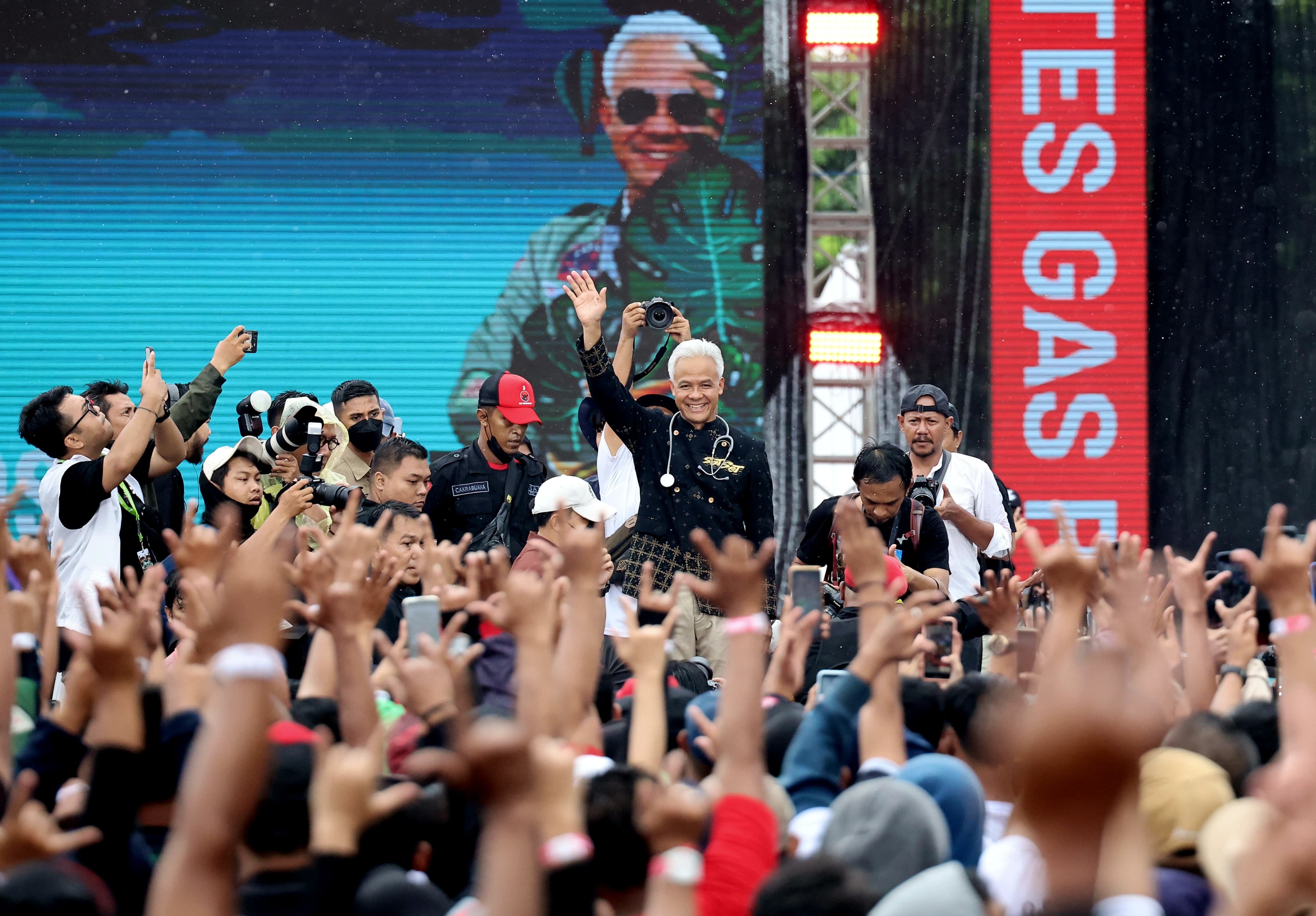 Ganjar Menyerukan Menang Total di Hajatan Rakyat di Solo