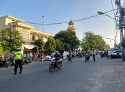 Warga di Kawasan PPKM Level 4 dan 3 Beribadah di Rumah