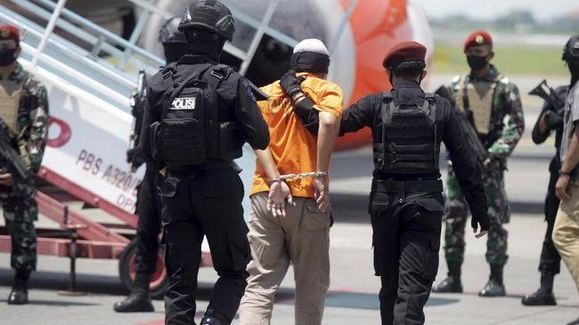 Remaja 18 Tahun Ditangkap Densus 88, Diduga Sebarkan Propaganda ISIS dan Ajakan Teror