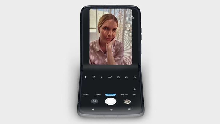 Ponsel Lipat Motorola Razr Terbaru Meluncur Tahun Ini