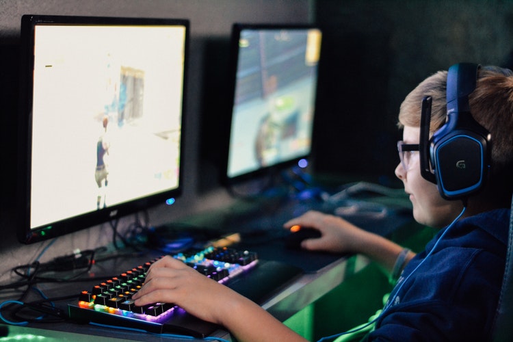 Ketagihan Main Game Bisa Bikin Kegiatan Bercinta Kurang Greget