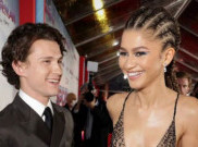 Resmi Bertunangan, Tom Holland dan Zendaya Bikin Tato Inisial Nama