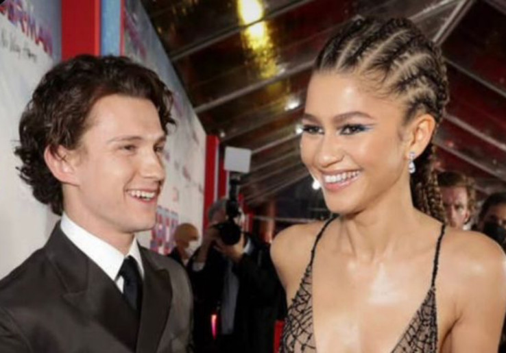 Resmi Bertunangan, Tom Holland dan Zendaya Bikin Tato Inisial Nama