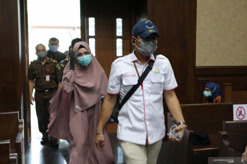 Jaksa Cecar Suami Pinangki Soal Penghasilannya