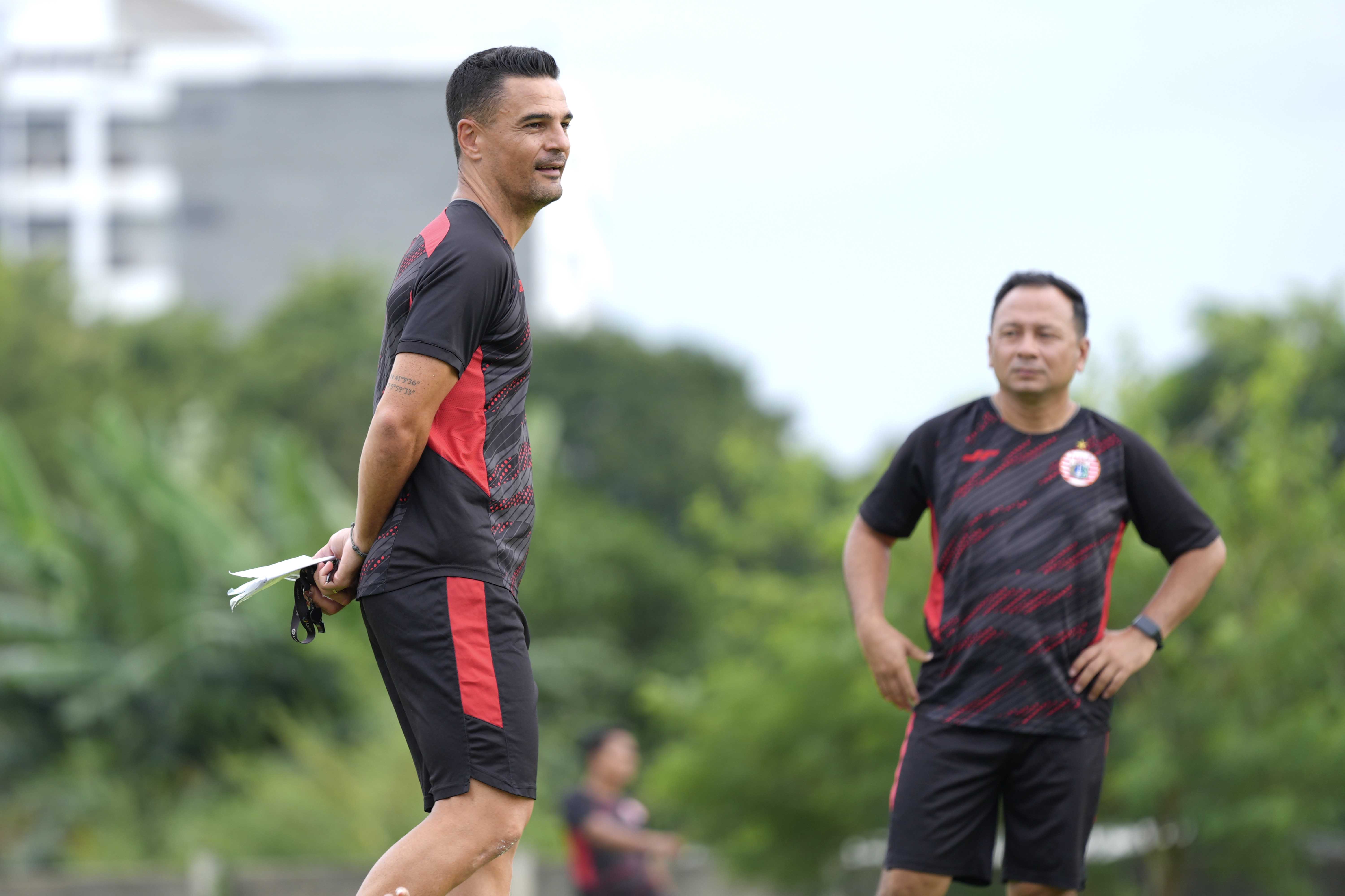 Carlos Pena Wajib Pastikan Persija di 4 Besar, Akan Didepak jika Tidak Tercapai