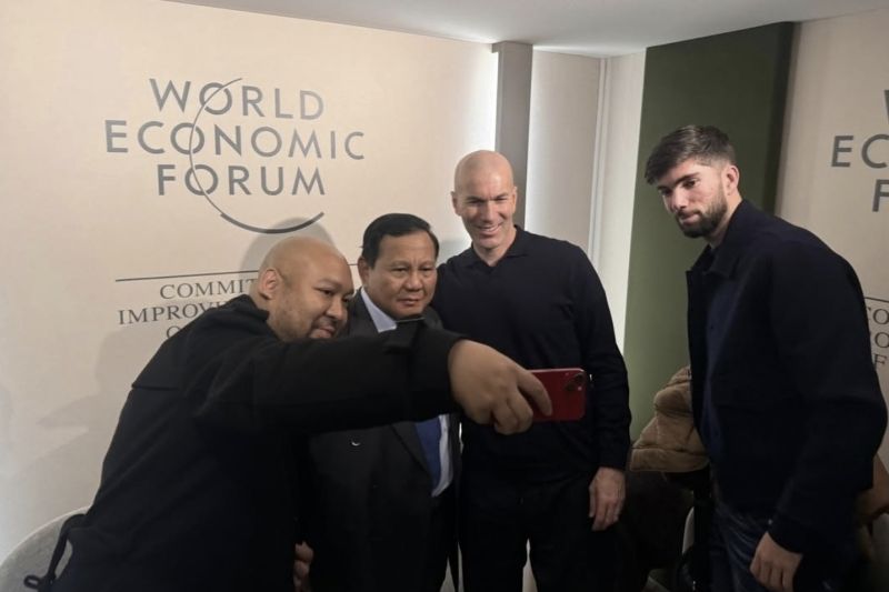  Presiden Prabowo dan Mas Didit Unggah Foto Bersama Zinedine Zidane dan Putranya di Sela WEF