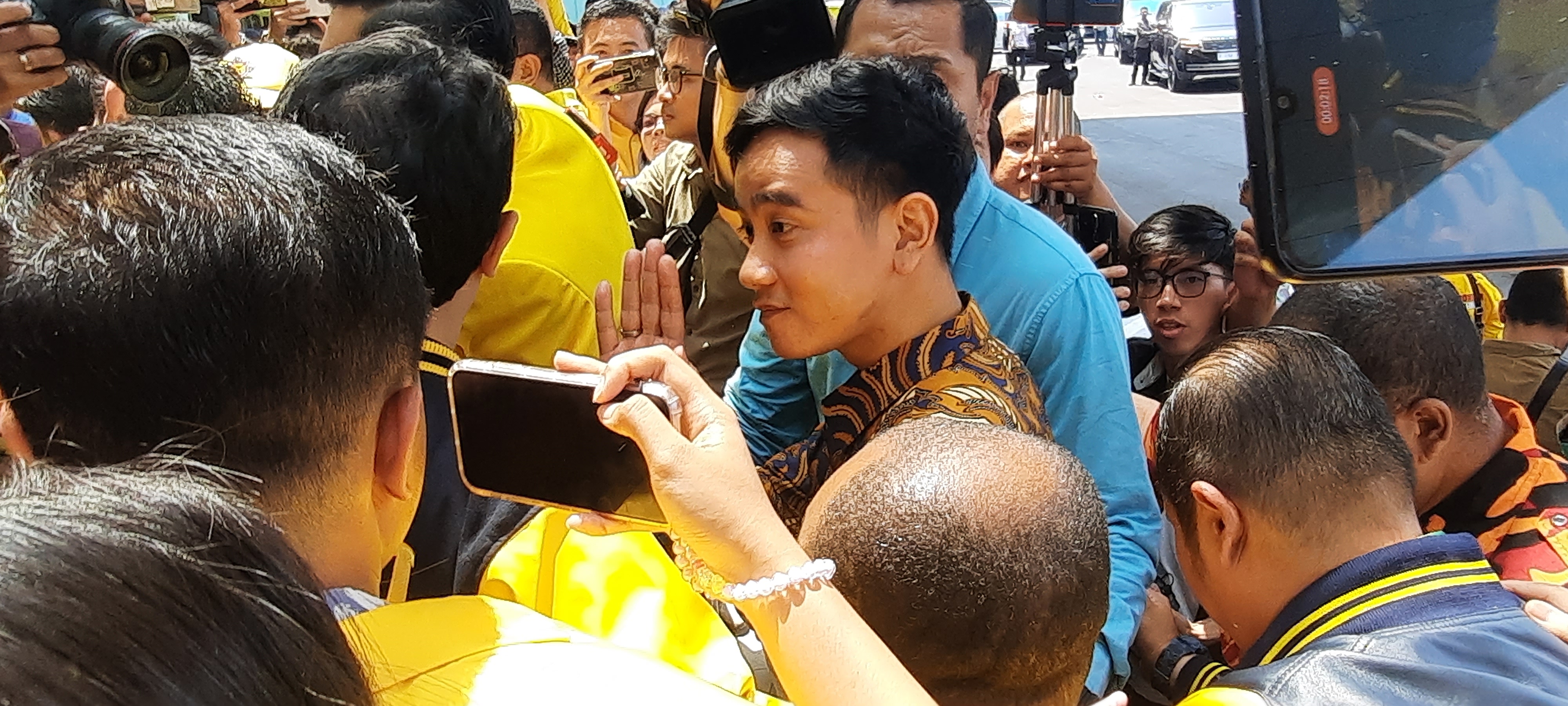 Gibran Terima Surat Keputusan Jadi Cawapres Usungan Partai Golkar