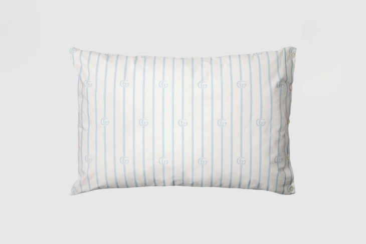 Ini bantal mewah versi Gucci. (Foto: hypebae) 