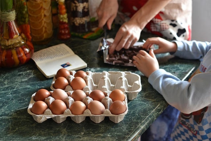 Memberikan anak tanggung jawab sendiri. (Foto: Pixabay: severyanka)