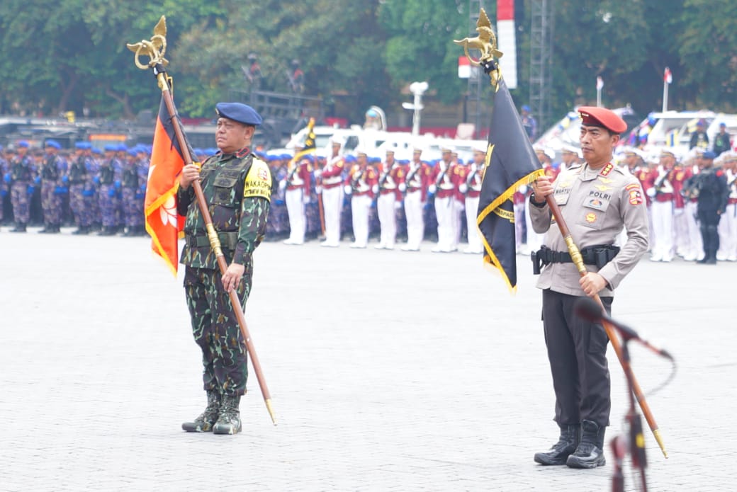 Jelang Lengser, Jokowi Anugerahi 7 Satuan Polri Tanda Kehormatan Nugraha Sakanti