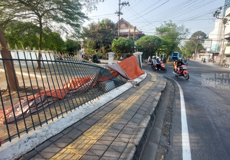 Mobil Tabrak Tembok Cagar Budaya Mangkunegaran hingga Roboh, Perbaikan Dilakukan Sesuai Aturan 