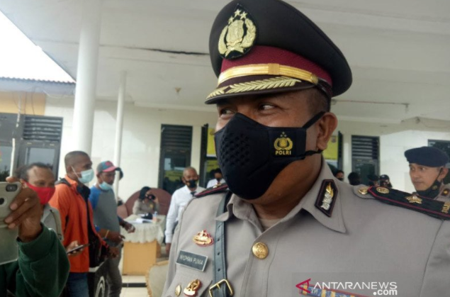 Rantis Polisi Kena Tembak Saat Aparat-KKB Saling Baku Tembak