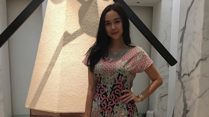 Astaga! Aura Kasih Berubah Jadi Cowok? Pertanda Apa Ini? 