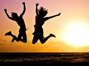 Teman Sedang Bahagia? Dekatilah, Agar Tertular