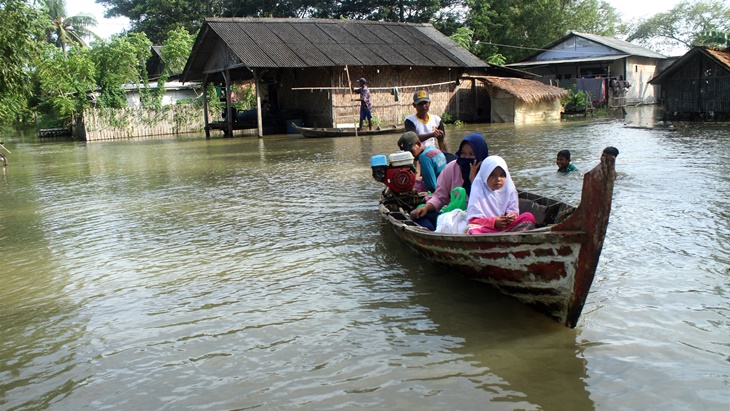Sungai Meluap, Ratusan Rumah di Cirebon Kebanjiran