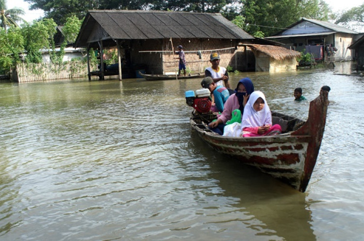 Jurnalis Cirebon Salurkan Bantuan ke Korban Banjir