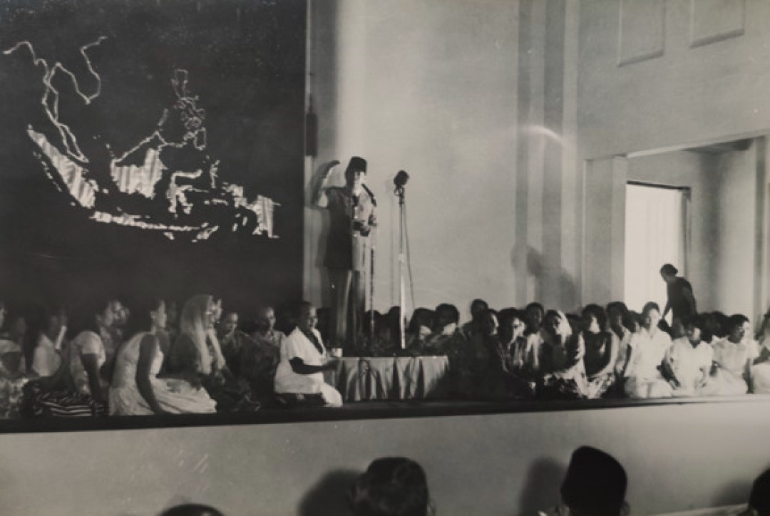 Sukarno menyampaikan gagasan Demokrasi Terpimpin